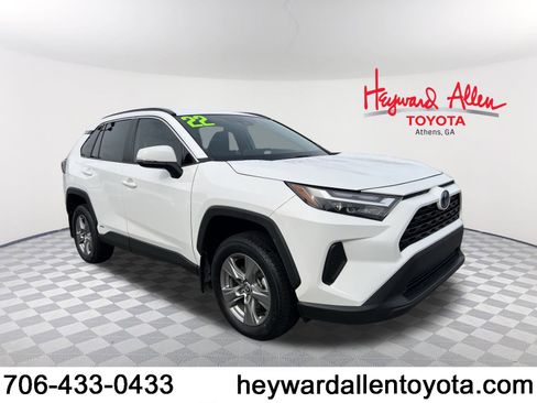 Used 2022 Toyota RAV4 XLE image 1