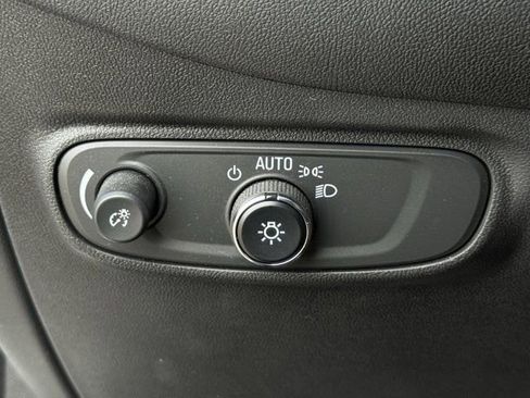 Used 2022 Chevrolet Equinox LT image 25