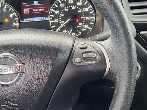 Used 2018 Nissan Pathfinder S image 27