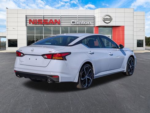 New 2025 Nissan Altima 2.5 SR image 3