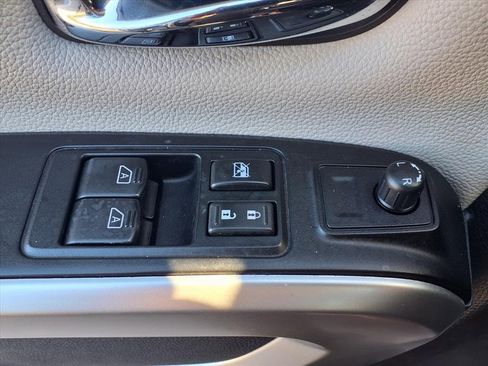 Used 2021 Nissan Titan SV w/ SV Convenience Package image 12