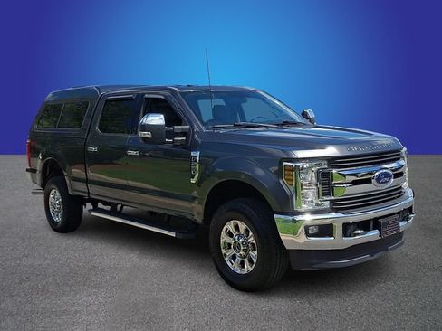 Used 2018 Ford F250 XLT w/ XLT Premium Package AWD/4WD image 3