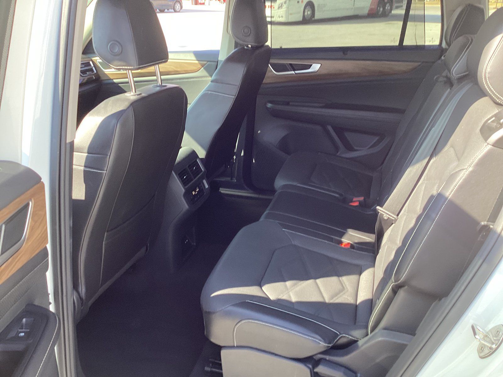 Used 2024 Volkswagen Atlas SE AWD/4WD image 13
