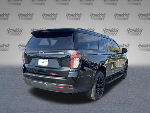 Used 2022 Chevrolet Suburban RST w/ Luxury Package RWD image 10