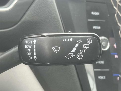 Used 2022 Volkswagen Tiguan SE image 29