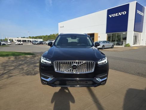 Used 2024 Volvo XC90 B5 Core image 3