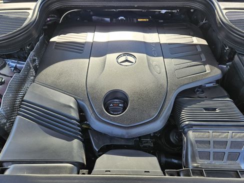 Certified 2025 Mercedes-Benz GLS 450 4MATIC image 32