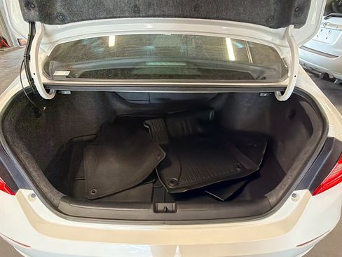 Used 2018 Honda Accord Touring image 29