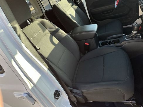 Used 2021 Jeep Wrangler Unlimited Sahara image 24