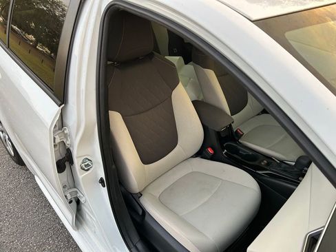 Certified 2022 Toyota Corolla LE image 14