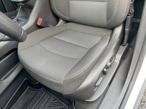 Used 2023 GMC Terrain SLE w/ Driver Convenience Package image 24