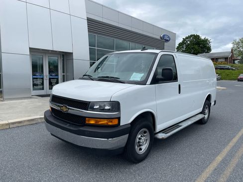 Used 2024 Chevrolet Express 2500 w/ Driver Convenience Package RWD image 2