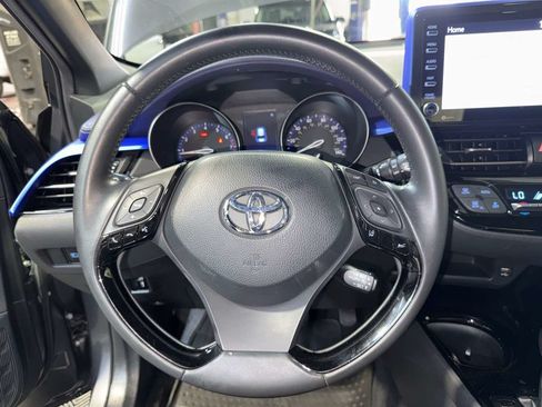Used 2020 Toyota C-HR XLE FWD image 13