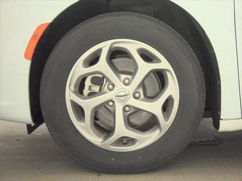 Used 2023 Chrysler Pacifica Limited FWD image 19