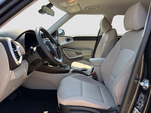 Certified 2023 Kia Soul LX w/ LX Technology Package FWD image 15