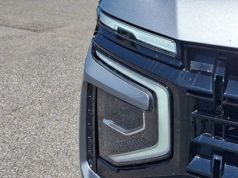 Used 2025 Chevrolet Suburban Z71 AWD/4WD image 29