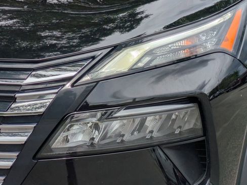 Used 2024 Nissan Rogue SV FWD image 9