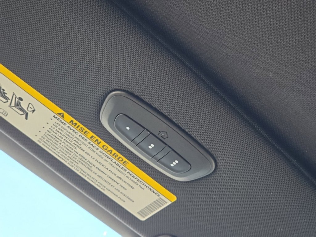 Certified 2026 Chrysler Pacifica Limited w/ S Appearance Package FWD image 33