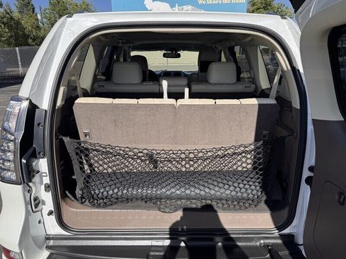 Used 2014 Lexus GX 460 Luxury AWD/4WD image 32