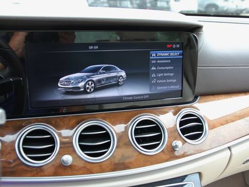 Used 2017 Mercedes-Benz E 300 4MATIC image 26