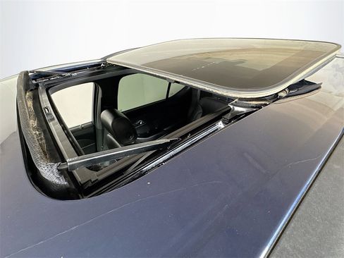 Used 2023 Chevrolet Traverse LT w/ LT Premium Package image 21