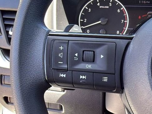 Used 2023 Nissan Rogue SV FWD image 22