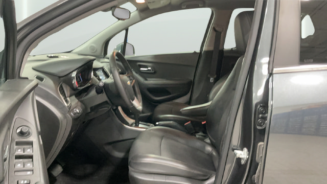 Used 2018 Chevrolet Trax LT w/ LT Convenience Package FWD image 15