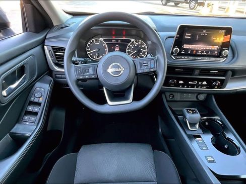 Used 2024 Nissan Rogue SV image 9