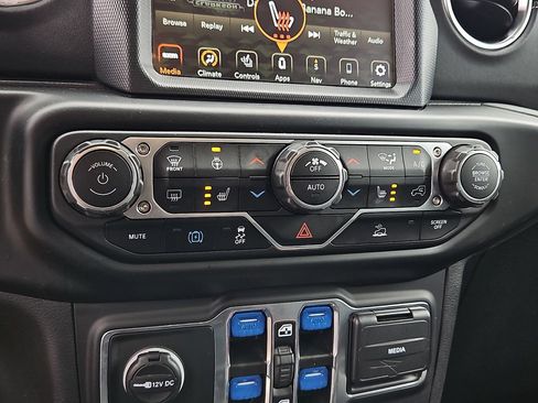 Used 2023 Jeep Wrangler Unlimited Sahara w/ Cold Weather Group AWD/4WD image 17