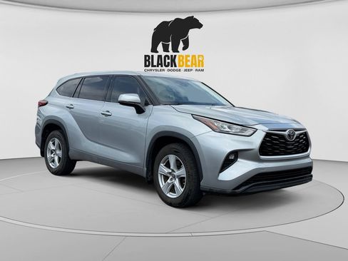 Used 2020 Toyota Highlander LE AWD/4WD image 1