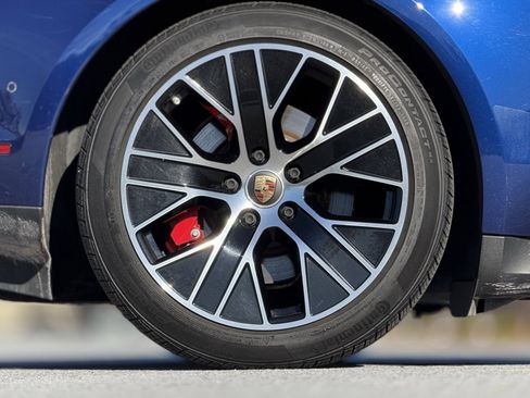 Used 2020 Porsche Taycan 4S image 19