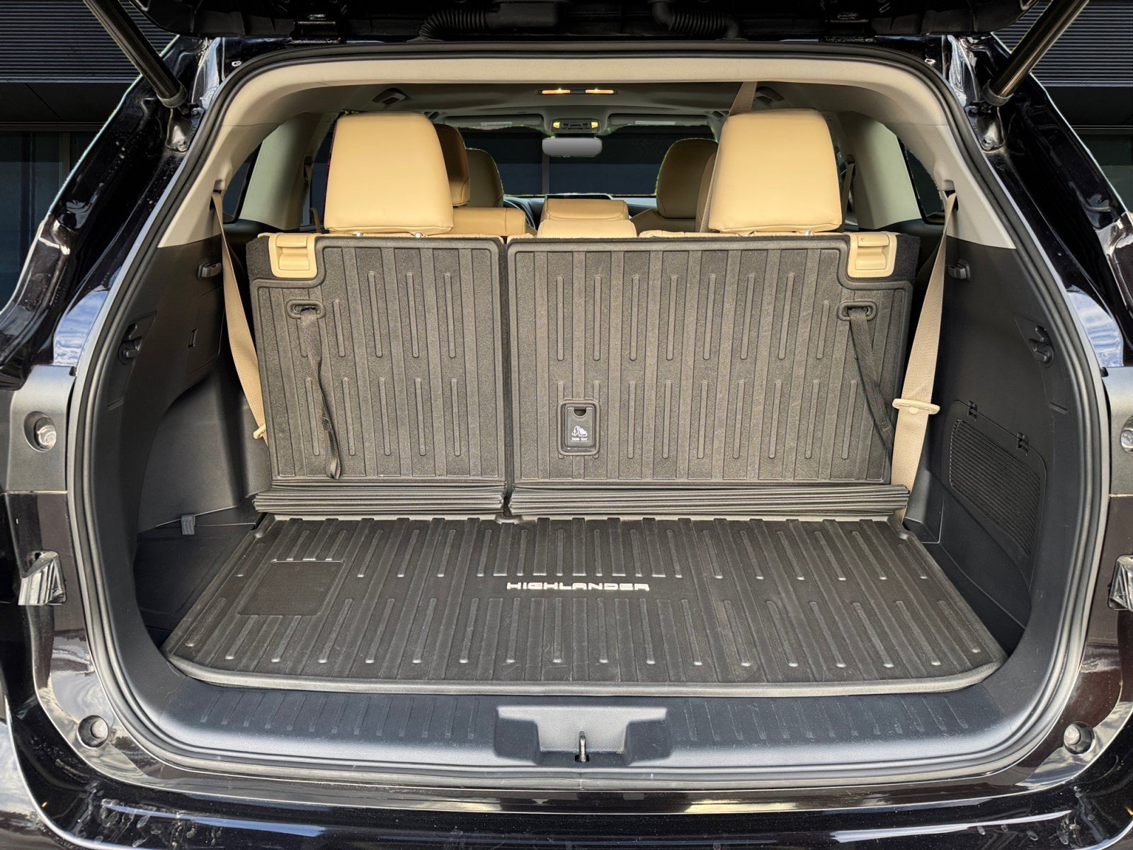 Used 2022 Toyota Highlander XLE AWD/4WD image 12