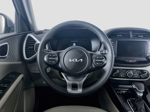 Used 2025 Kia Soul LX w/ LX Technology Package FWD image 18