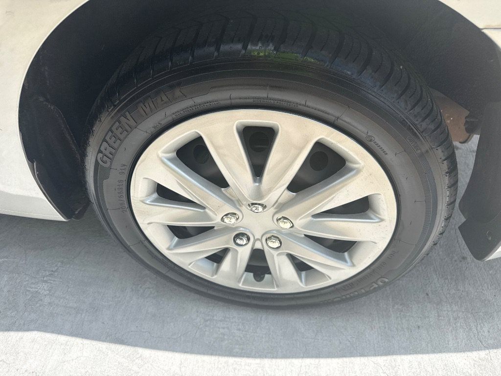 Used 2017 Nissan Sentra SV FWD image 9