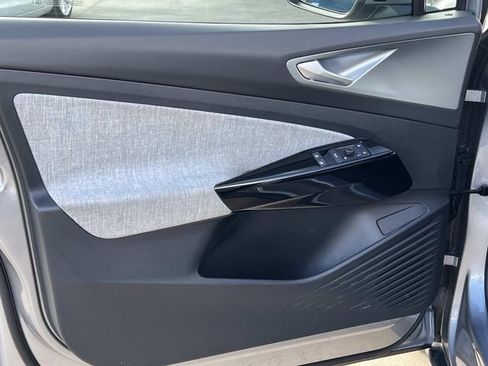 Used 2023 Volkswagen ID.4 Pro image 9