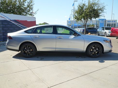 Used 2025 Honda Accord SE image 4