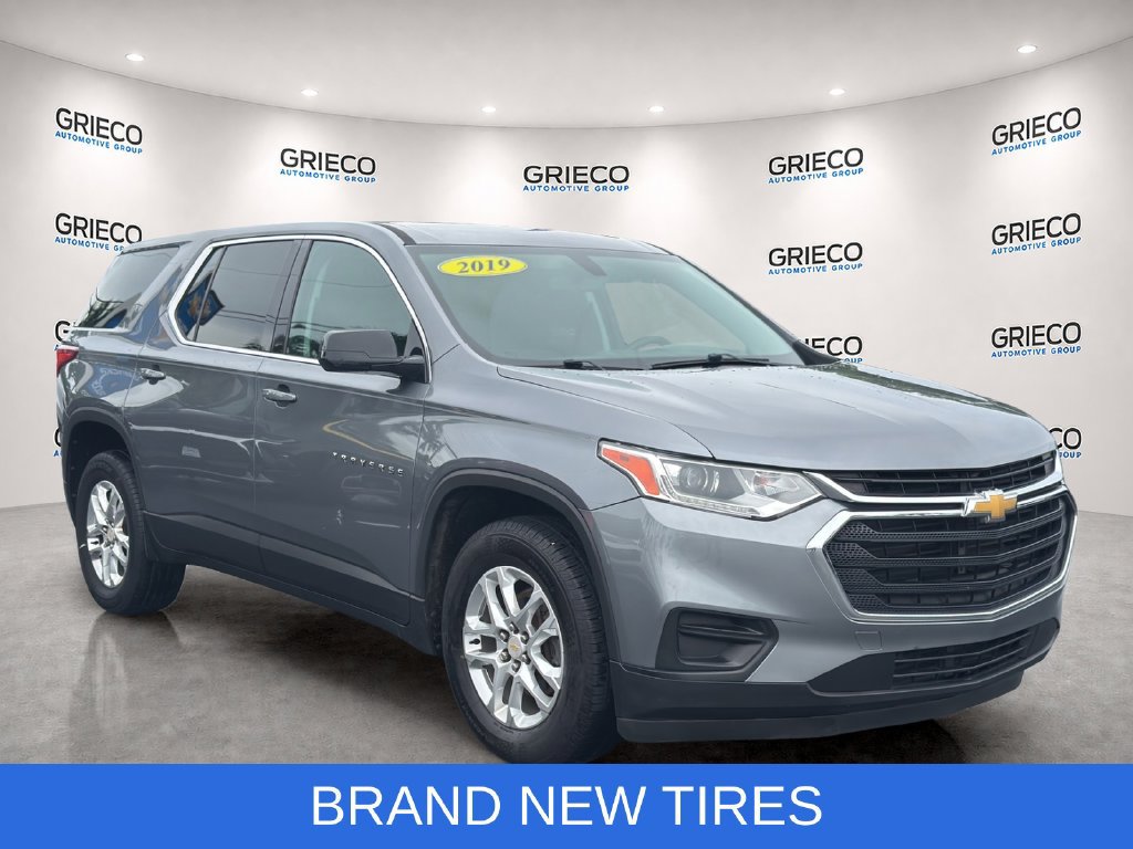 Used 2019 Chevrolet Traverse LS FWD image 1
