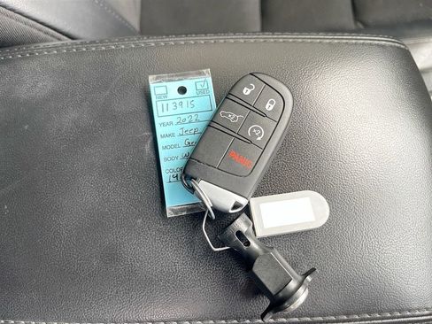 Used 2022 Jeep Grand Cherokee Laredo X AWD/4WD image 33
