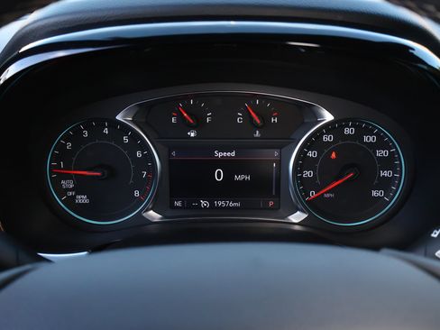 Used 2023 Chevrolet Traverse LT image 16