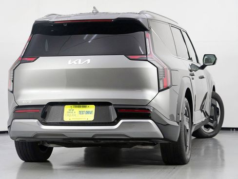 Used 2024 Kia EV9 Land image 5