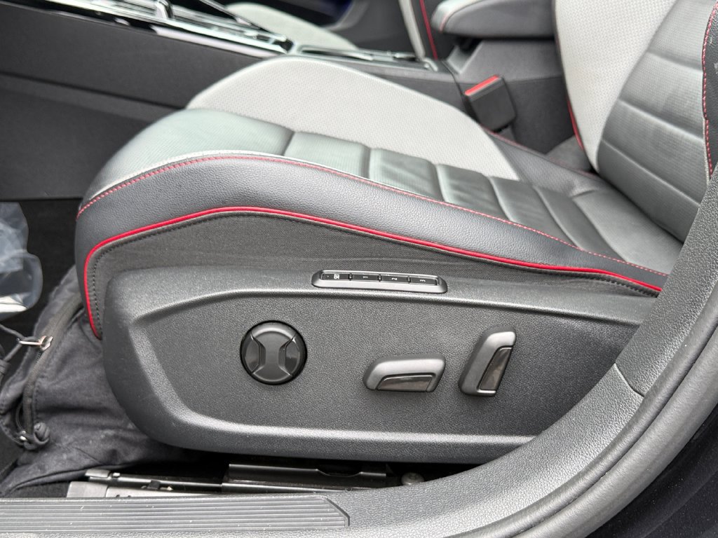 Used 2023 Volkswagen GTI Autobahn FWD image 31