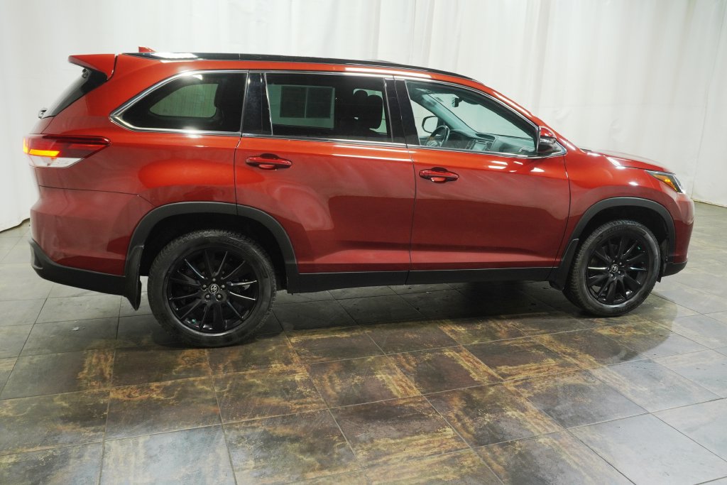 Used 2019 Toyota Highlander SE AWD/4WD image 4