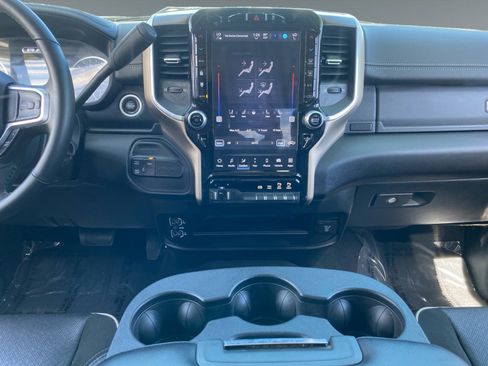 Used 2024 RAM 2500 Laramie AWD/4WD image 11