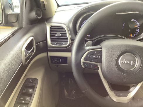 Used 2014 Jeep Grand Cherokee Laredo w/ Security & Convenience Group image 24