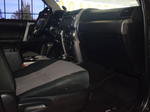 Used 2017 Toyota 4Runner SR5 AWD/4WD image 12