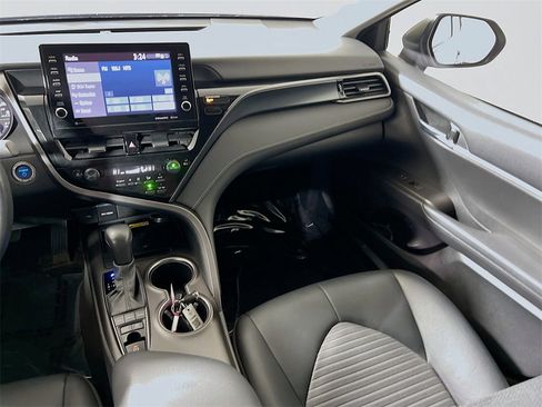Certified 2022 Toyota Camry SE image 21