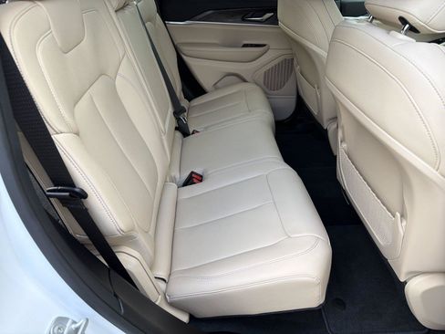 Used 2025 Jeep Grand Cherokee Limited AWD/4WD image 13