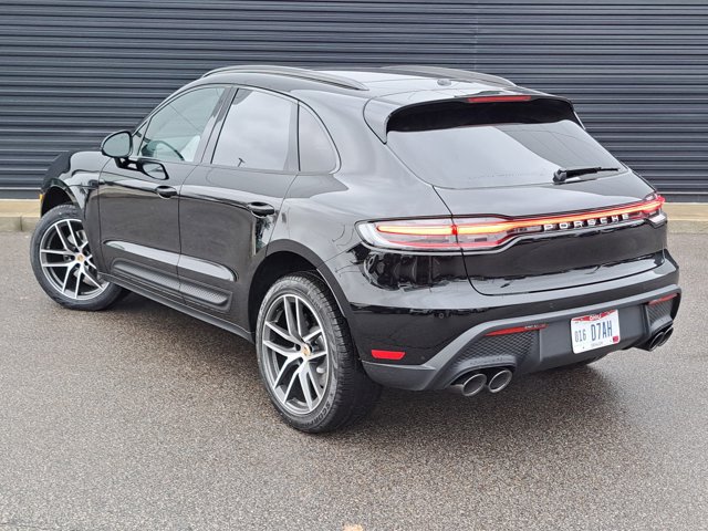 Used 2026 Porsche Macan AWD/4WD image 3