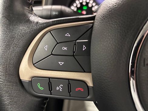 Used 2017 Jeep Renegade Trailhawk AWD/4WD image 19