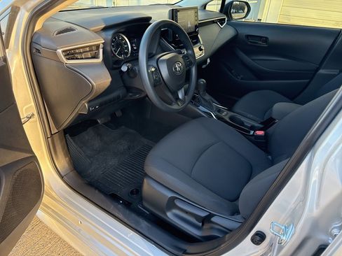Used 2022 Toyota Corolla LE image 6